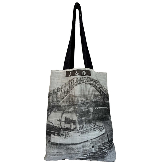 P+O teatowel tote on white background